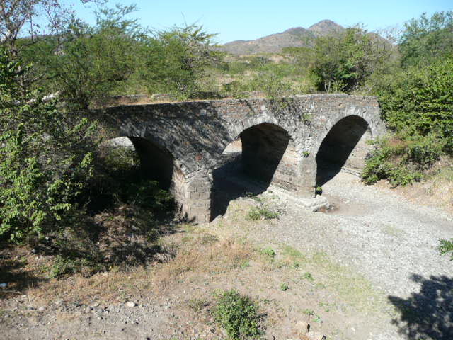 hounduranbridge2.jpg